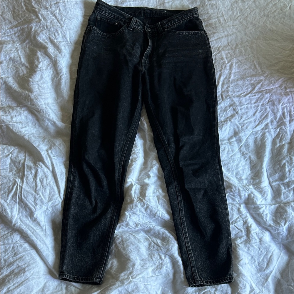 Levis Premium Mom Jeans High Waisted Washed Black